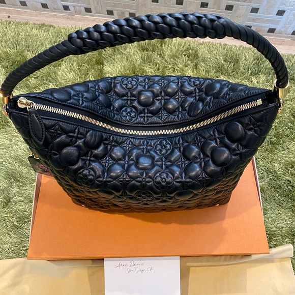 🔥RARE! Louis Vuitton Triangle Softy in Lambskin🔥 - Picture 5 of 16